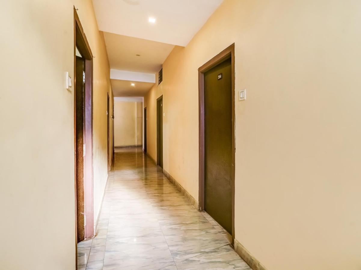 Oyo 84039 Tirumala Grand Rājahmundry Buitenkant foto